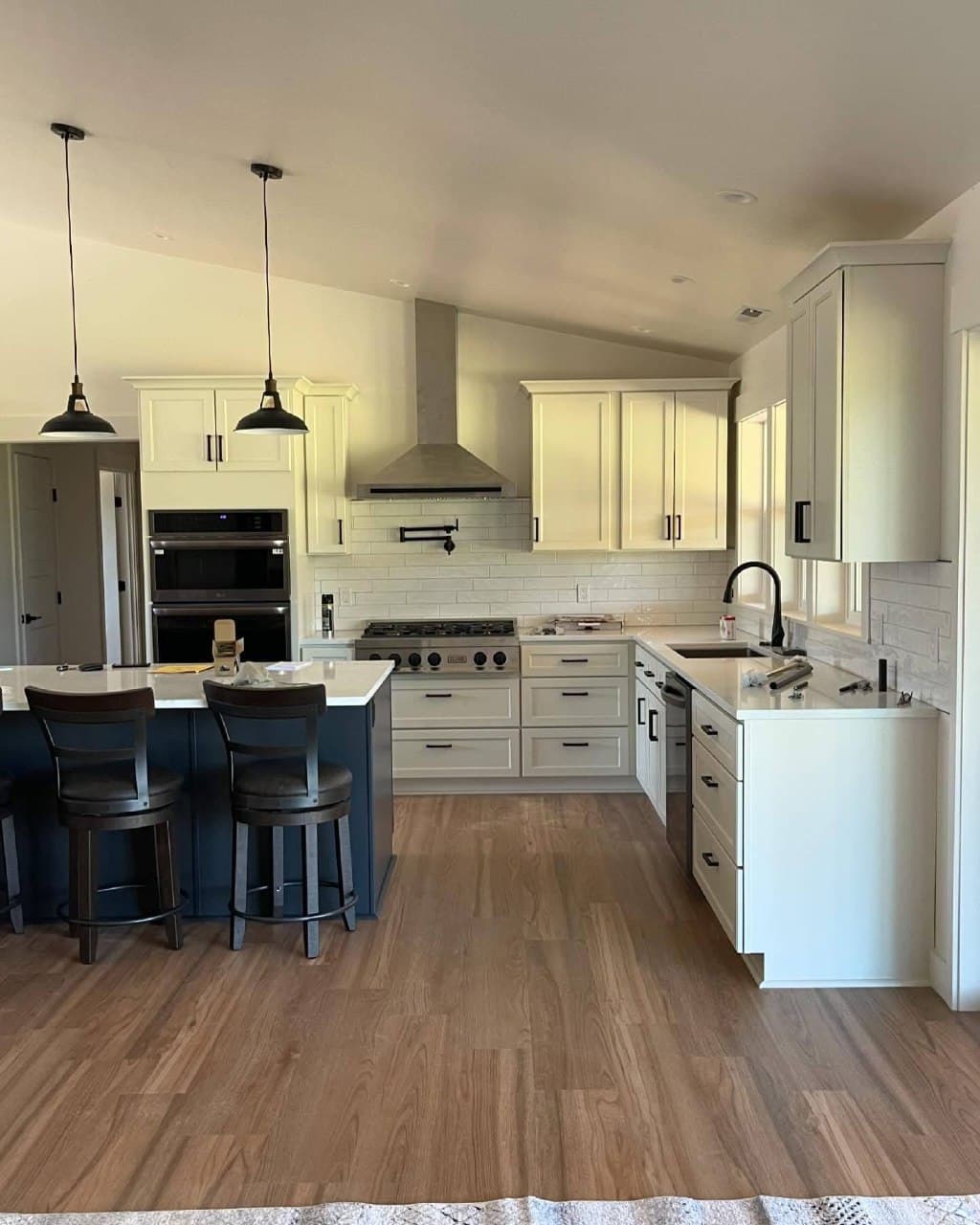 White shaker cabinet kitchen
